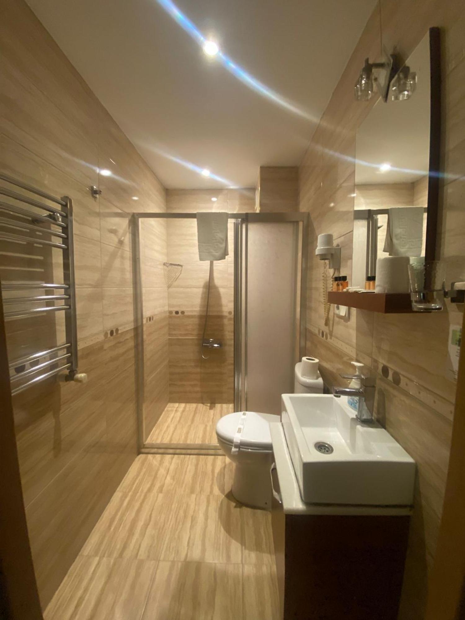 Hotel Real Life Истанбул Екстериор снимка